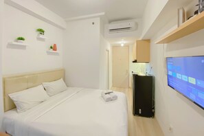Deluxe Studio - Good Choice And Homey Studio At Tokyo Riverside Pik 2 Apartment (Teluknaga)
