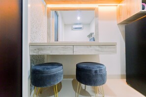 Deluxe Apartment - Well Furnished And Cozy 1Br Apartment Atlanta Residences (Depok)