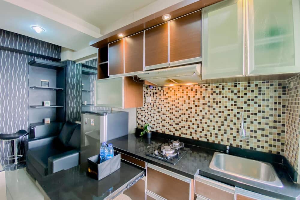 Comfortable And Homey 2Br Green Pramuka City Apartment