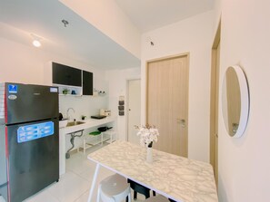 아파트 | 전용 주방 | 냉장고, 쿡탑, 밥솥, 식탁