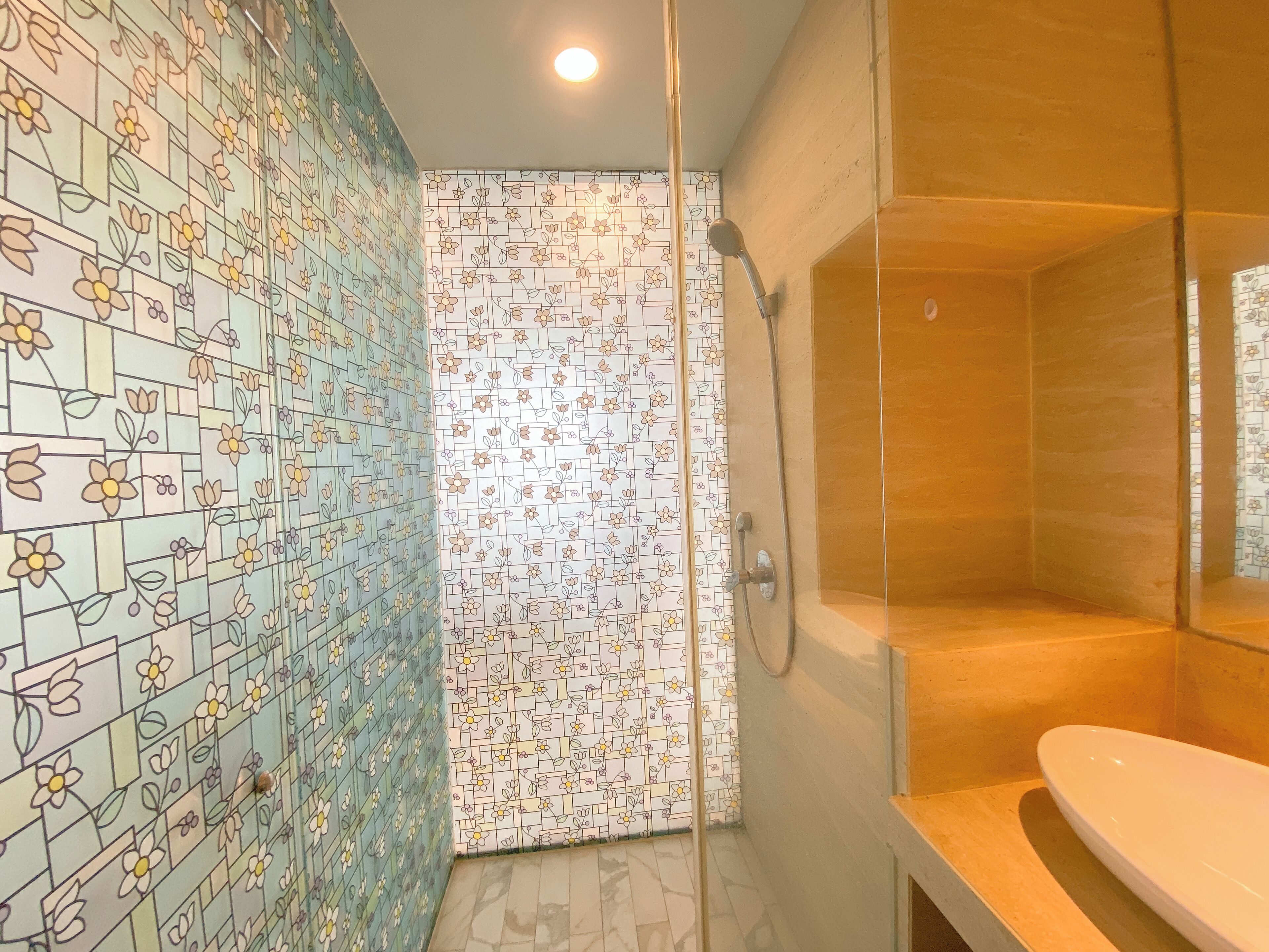 Estudio | Baño | Ducha y toallas