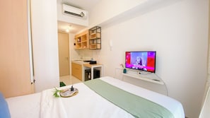 Studio | Desk, free WiFi