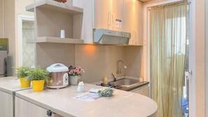Căn hộ | Bếp riêng | Tủ lạnh, bếp nấu, nồi cơm 