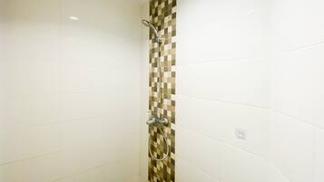 Apartament | Bany | Dutxa i tovalloles