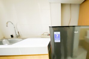 Departamento | Cocina privada | Refrigerador, parrilla de estufa y arrocera 