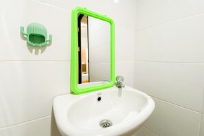 Departamento | Baño | Regadera y toallas 