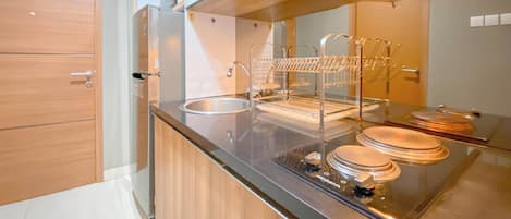スタジオ | 専用キッチン | 冷蔵庫、電子レンジ、コンロ、炊飯器