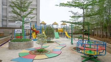 Zona de juegos infantil al aire libre
