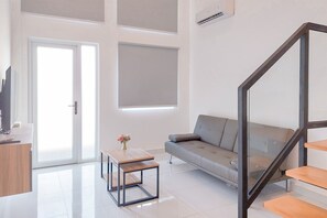 Free WiFi - Good Studio Loft At Kingland Avenue Apartment (South Tangerang)