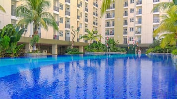 Kolam renang terbuka