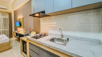 Studio | Private kitchen | Mini-fridge, stovetop, rice cooker