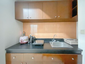 Apartment | Private kitchen | Mini-fridge, stovetop, rice cooker - The Metropolitan Manor 1Br At Braga City Walk Apartment (Bandung)