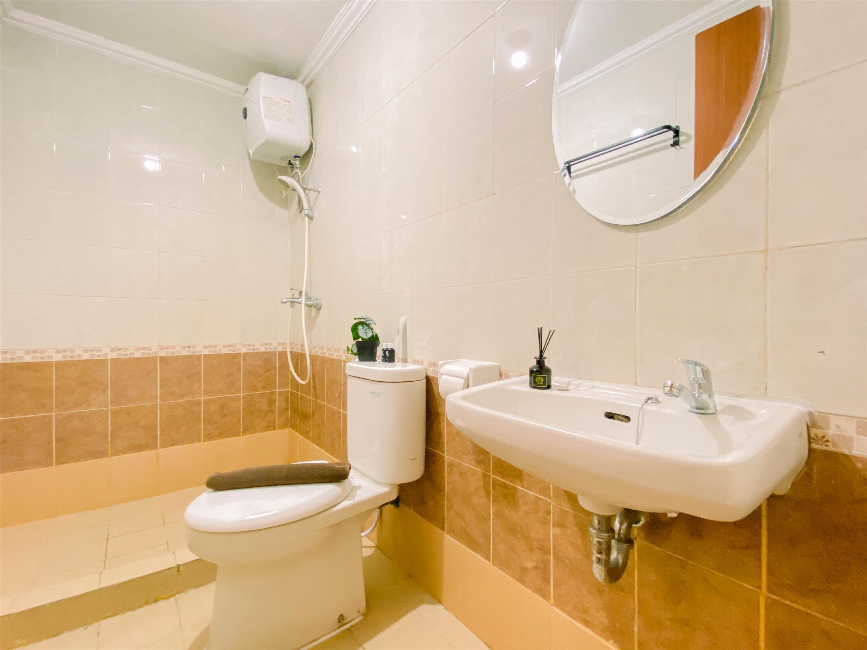 Studio | Bathroom