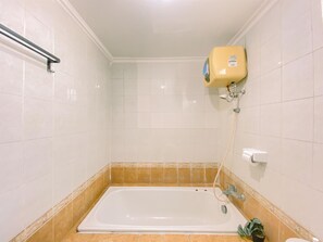 Studio | Kamar mandi | Shower dan handuk