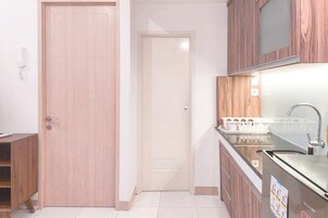 Apartment | Private kitchen | Fridge, stovetop, rice cooker, dining table