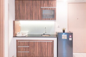 Departamento | Cocina privada | Refrigerador, parrilla de estufa, arrocera y comedor 