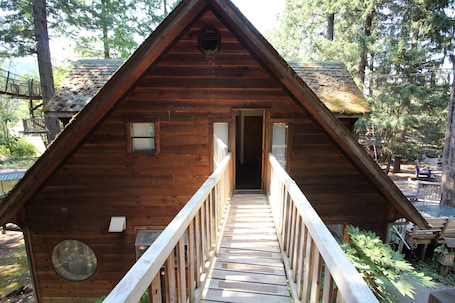 The Mastree | 1 bedroom, individually decorated, individually furnished