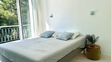 5 slaapkamers, een strijkplank/strijkijzer, wifi