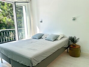 5 bedrooms, iron/ironing board, WiFi