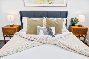 1 bedroom, iron/ironing board, travel cot, free WiFi - Charming, Newly Buillt, 1-bedroom house, close to Disney, AC, Fast Wifi (Garden Grove)