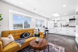 Interior - Charming, Newly Buillt, 1-bedroom house, close to Disney, AC, Fast Wifi (Garden Grove)