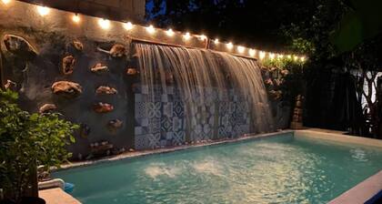 Sol: Suite moderna con cocina y piscina
