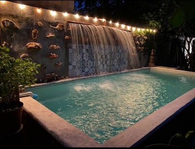 Sol: Suite moderna con cocina y piscina