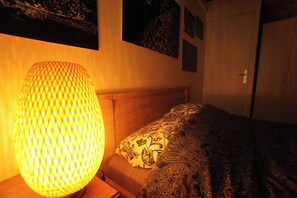 1 bedroom, iron/ironing board, internet, bed sheets