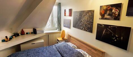 1 bedroom, iron/ironing board, internet, bed sheets