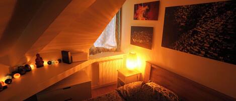 1 bedroom, iron/ironing board, internet, bed sheets