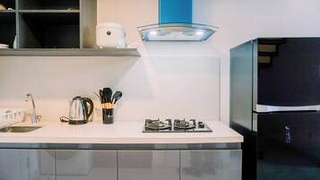 Apartment | Private kitchen | Fridge, stovetop, rice cooker, dining tables
