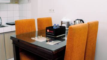 Apartamento luxo | Opções para refeição no quarto