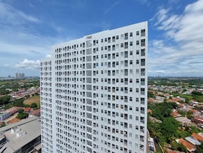 Exterior - Homey And Enjoy Living Studio Serpong Garden Apartment (Cisauk)