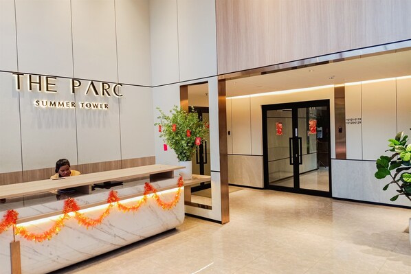 Lobby - Best Deal And Comfortable 2Br The Parc South City Apartment (South Tangerang)