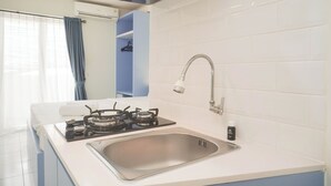Deluxe Studio | Private kitchen - Good Deal And Homey Studio At Amethyst Apartment (Jakarta)