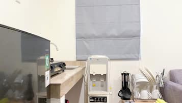 Apartamento | Cozinha privada | Geladeira, cooktop, chaleira elétrica, panela elétrica de arroz