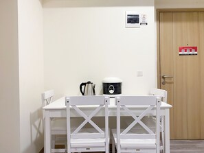 Repas dans la chambre