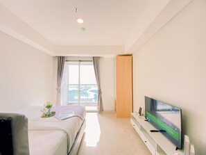 Studio | Free WiFi - Good Place And Strategic Studio Gold Coast Apartment Pik (Jakarta)