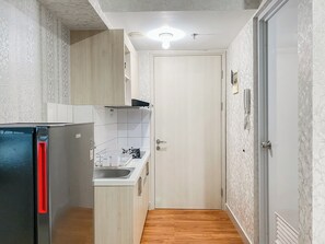 Studio | Eget kjøkken | Kjøleskap, kokeplater, vannkoker og riskoker