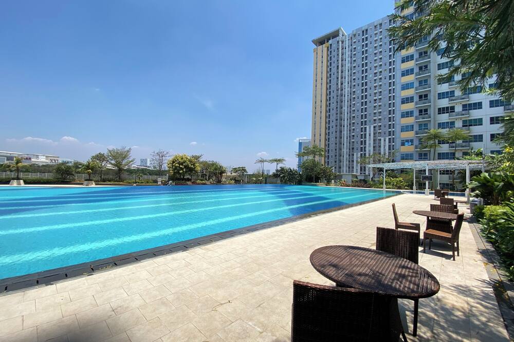 Well Furnished And Comfy Studio At Springlake Summarecon Bekasi Apartment