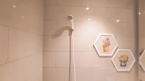 Studio | Badezimmer | Dusche, Handtücher