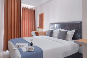 Studio | Schreibtisch, kostenloses WLAN