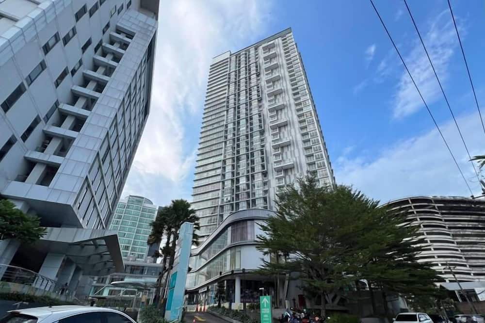 Good Location And Serene 2Br At Linden Apartment