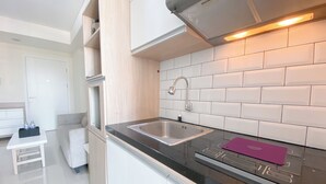 Leilighet | Eget kjøkken | Kjøleskap, kokeplater, riskoker og spisebord