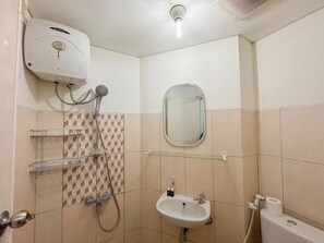 Apartment | Bathroom | Shower, towels