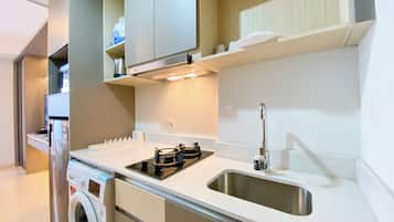 Studio | Private kitchen | Fridge, microwave, stovetop, rice cooker