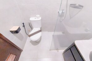 Bathroom - Good And Modern Look 2Br At Asatti Apartment (Pagedangan)