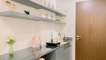Estúdio | Cozinha privada | Frigobar, cooktop, panela elétrica de arroz
