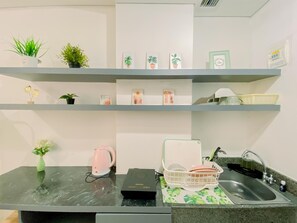 Studio | Private kitchen | Mini-fridge, stovetop, rice cooker