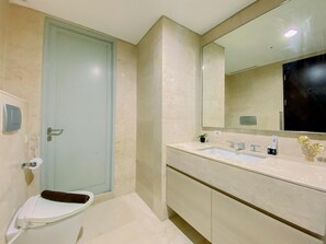 Monolocale | Bagno | Doccia, asciugamani
